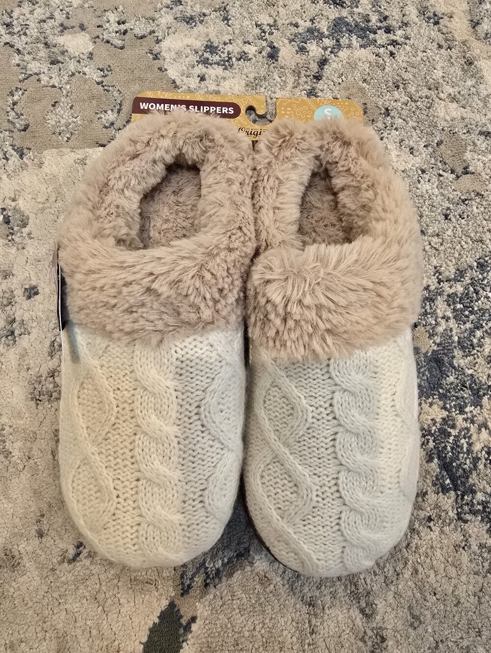 New Muk Luks Cream Knit Cable Slip-On Kids' Slippers with Tan Faux-Fur Collar